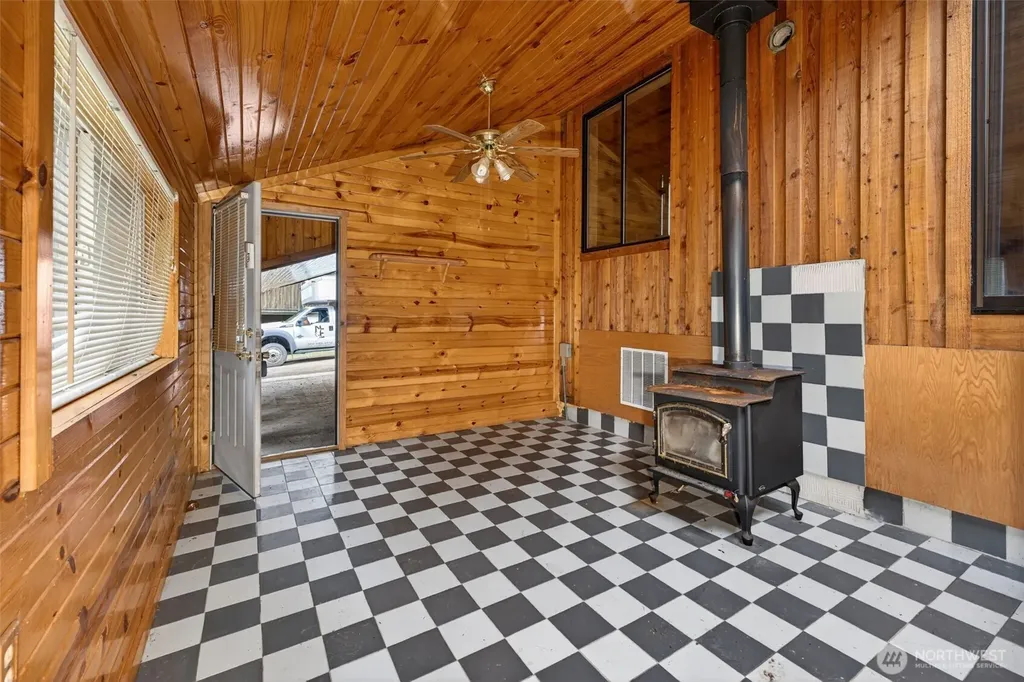 3266 Shady Court Valley WA 99181