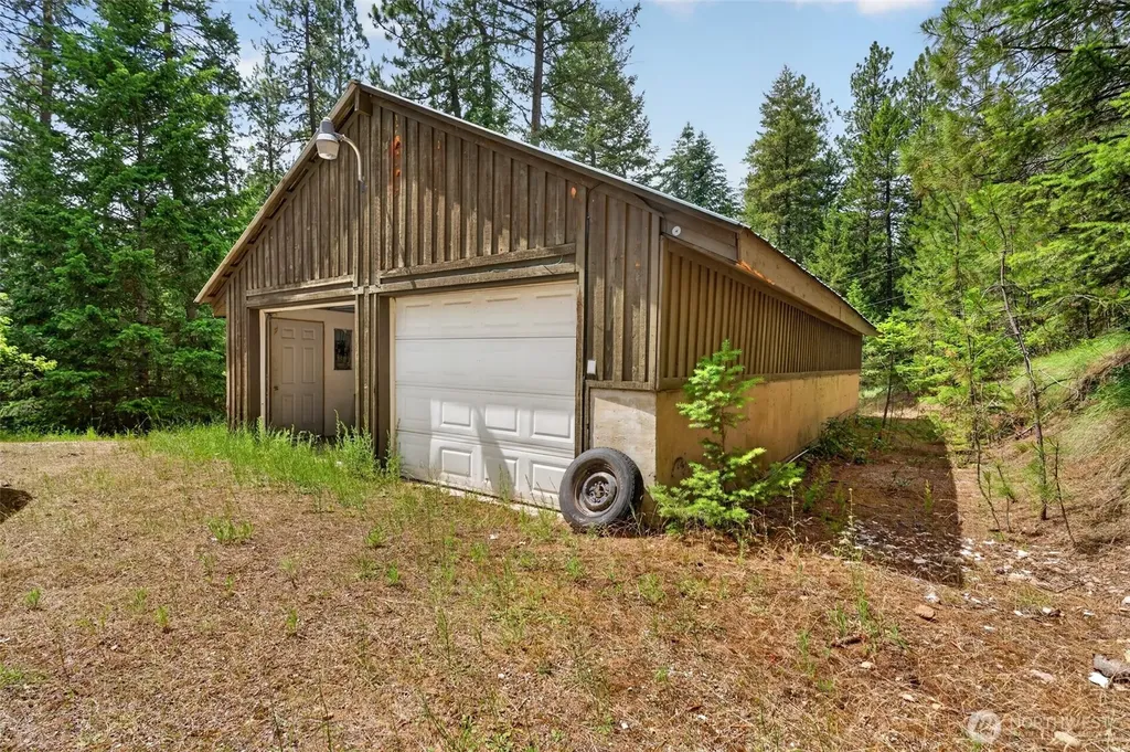 3266 Shady Court Valley WA 99181
