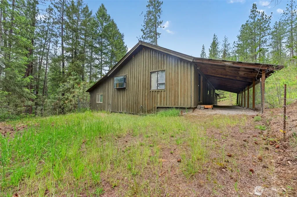 3266 Shady Court Valley WA 99181
