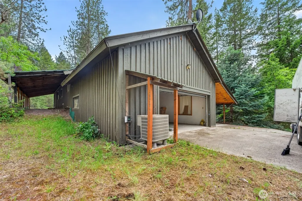 3266 Shady Court Valley WA 99181