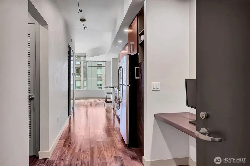 910 Lenora Street Seattle WA 98121