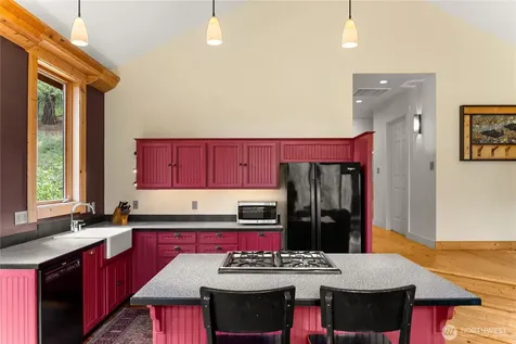 32 Cassal Road Winthrop WA 98862
