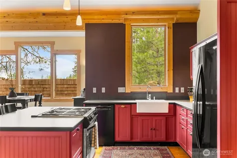 32 Cassal Road Winthrop WA 98862