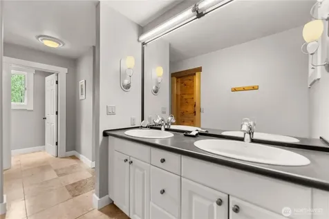 32 Cassal Road Winthrop WA 98862
