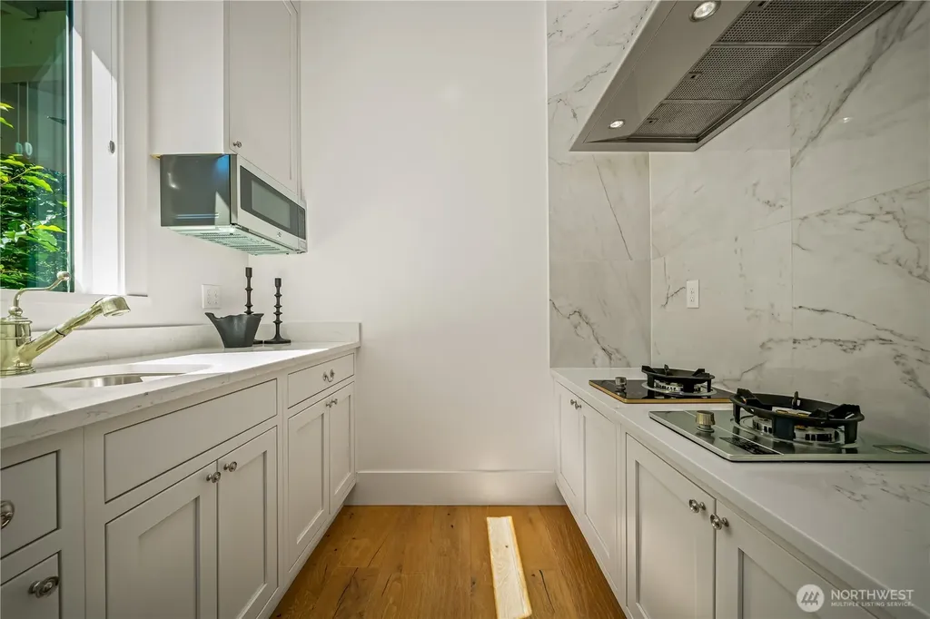 5027 48th Avenue NE Seattle WA 98105