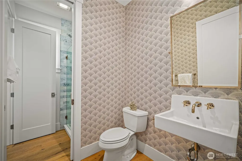 5027 48th Avenue NE Seattle WA 98105
