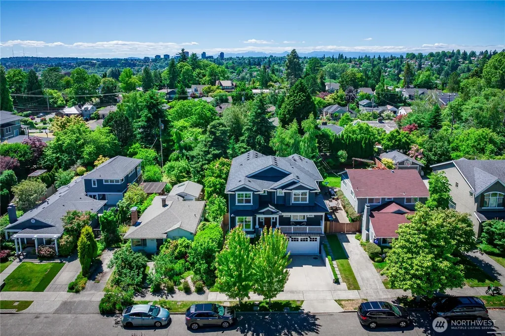 5027 48th Avenue NE Seattle WA 98105