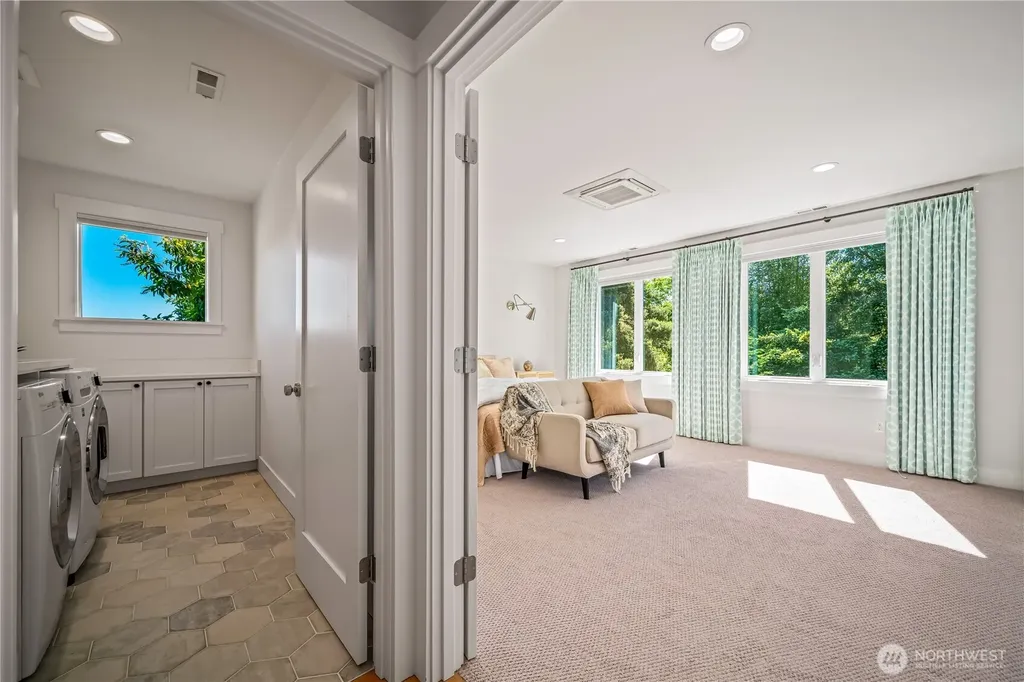 5027 48th Avenue NE Seattle WA 98105