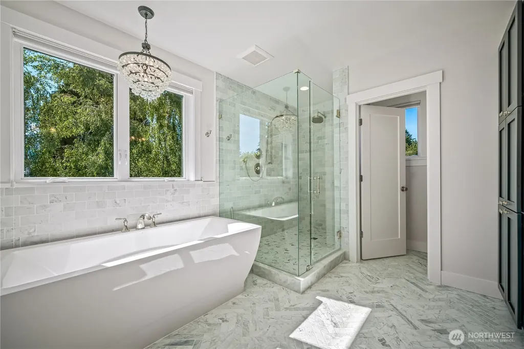 5027 48th Avenue NE Seattle WA 98105