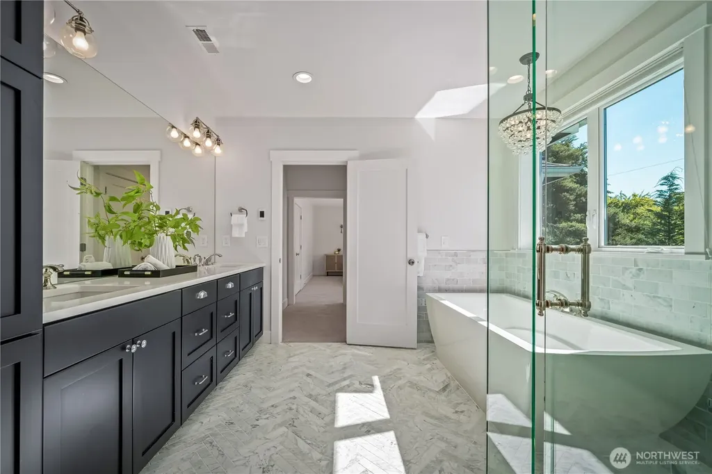 5027 48th Avenue NE Seattle WA 98105
