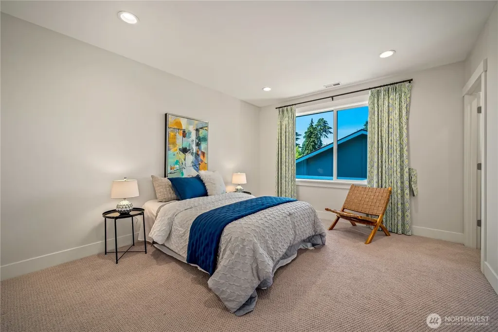 5027 48th Avenue NE Seattle WA 98105
