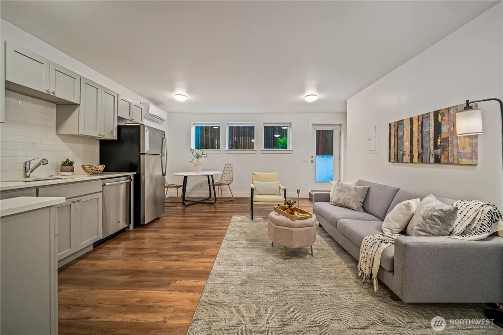 5027 48th Avenue NE Seattle WA 98105