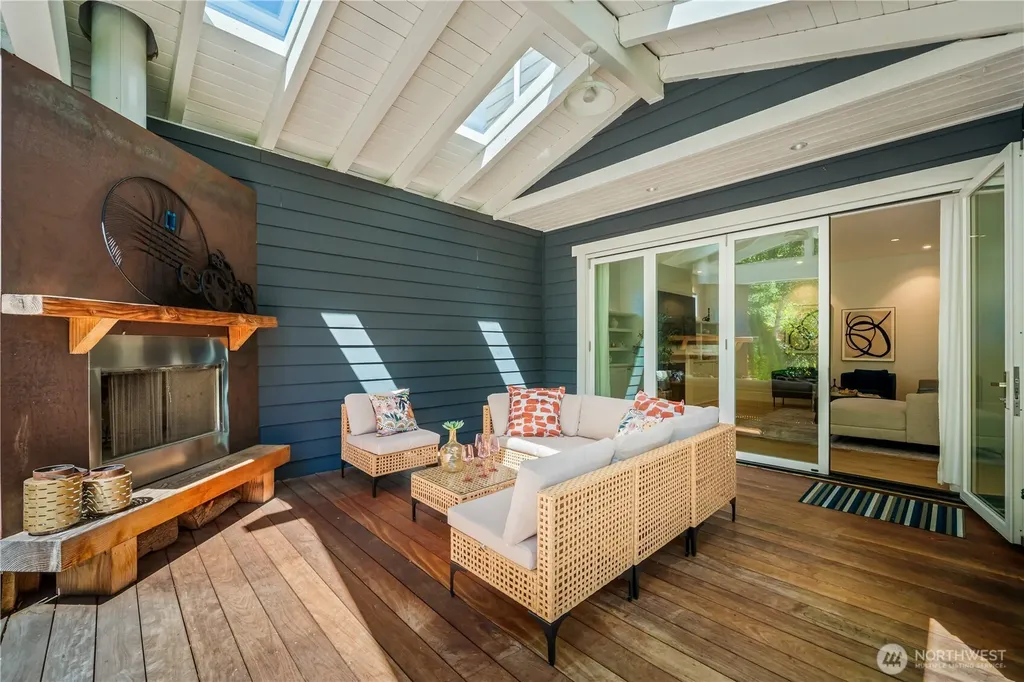 5027 48th Avenue NE Seattle WA 98105