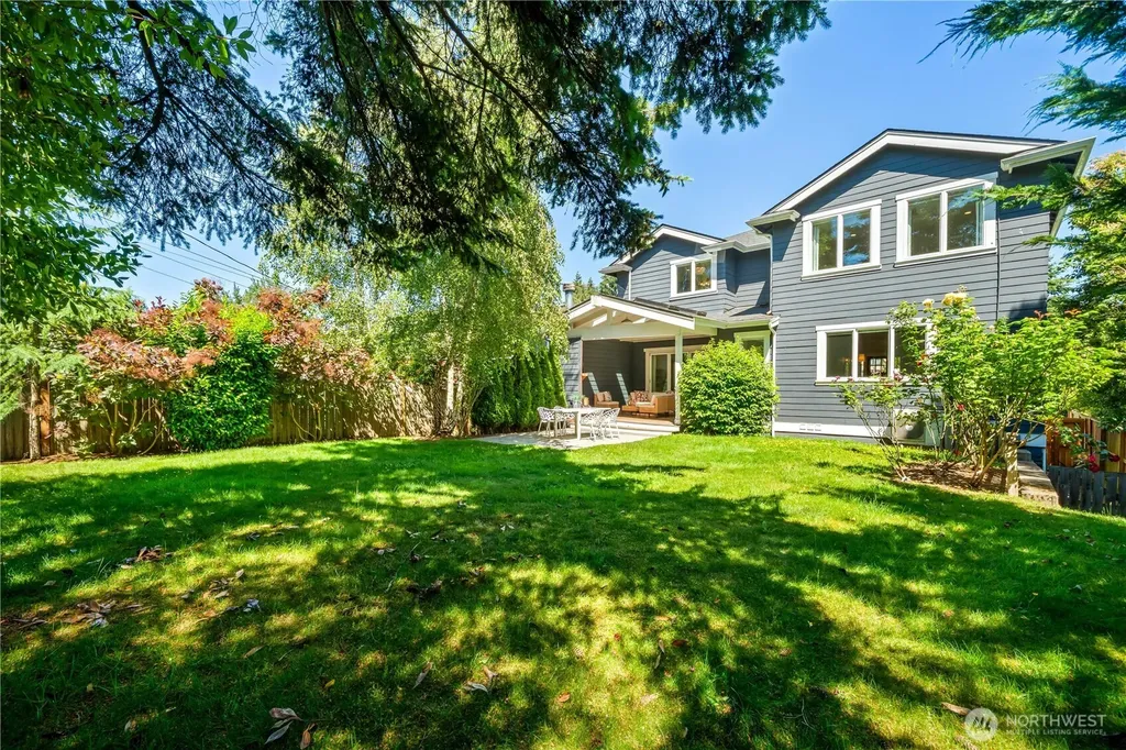 5027 48th Avenue NE Seattle WA 98105