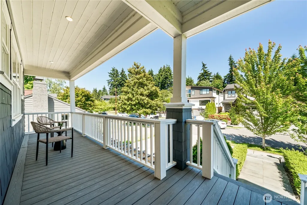 5027 48th Avenue NE Seattle WA 98105
