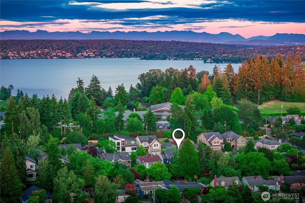 5027 48th Avenue NE Seattle WA 98105