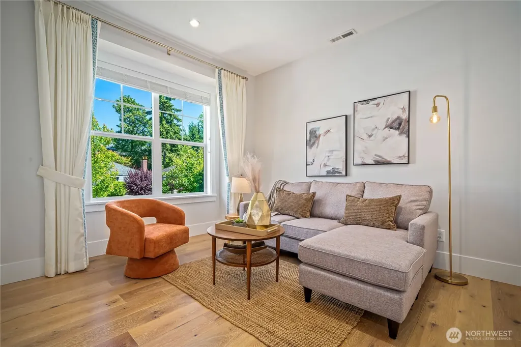 5027 48th Avenue NE Seattle WA 98105