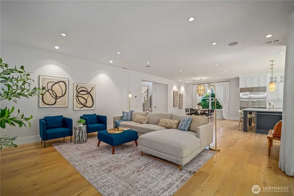 5027 48th Avenue NE Seattle WA 98105