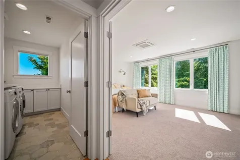 5027 48th Avenue NE Seattle WA 98105