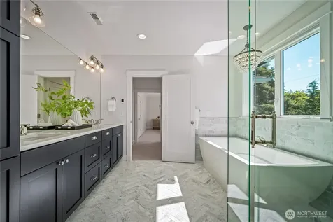 5027 48th Avenue NE Seattle WA 98105