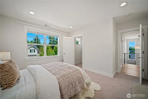 5027 48th Avenue NE Seattle WA 98105