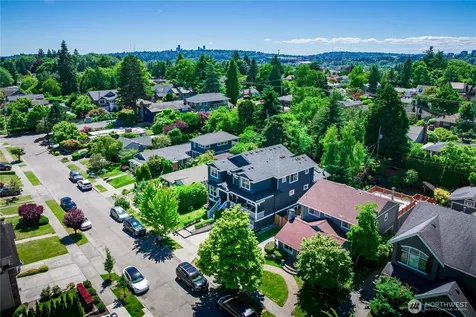 5027 48th Avenue NE Seattle WA 98105