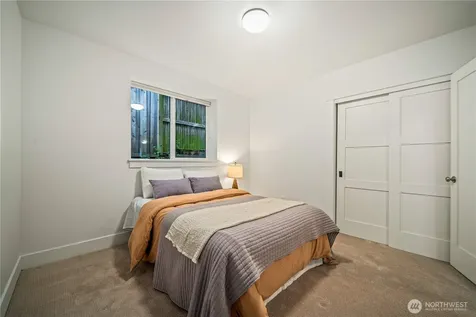 5027 48th Avenue NE Seattle WA 98105