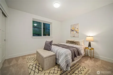 5027 48th Avenue NE Seattle WA 98105