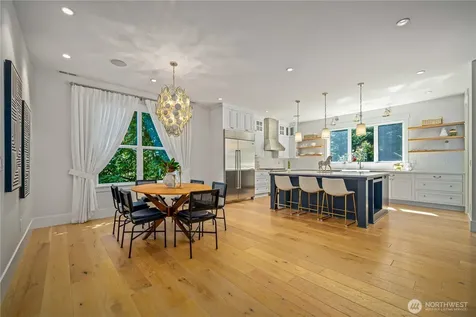 5027 48th Avenue NE Seattle WA 98105