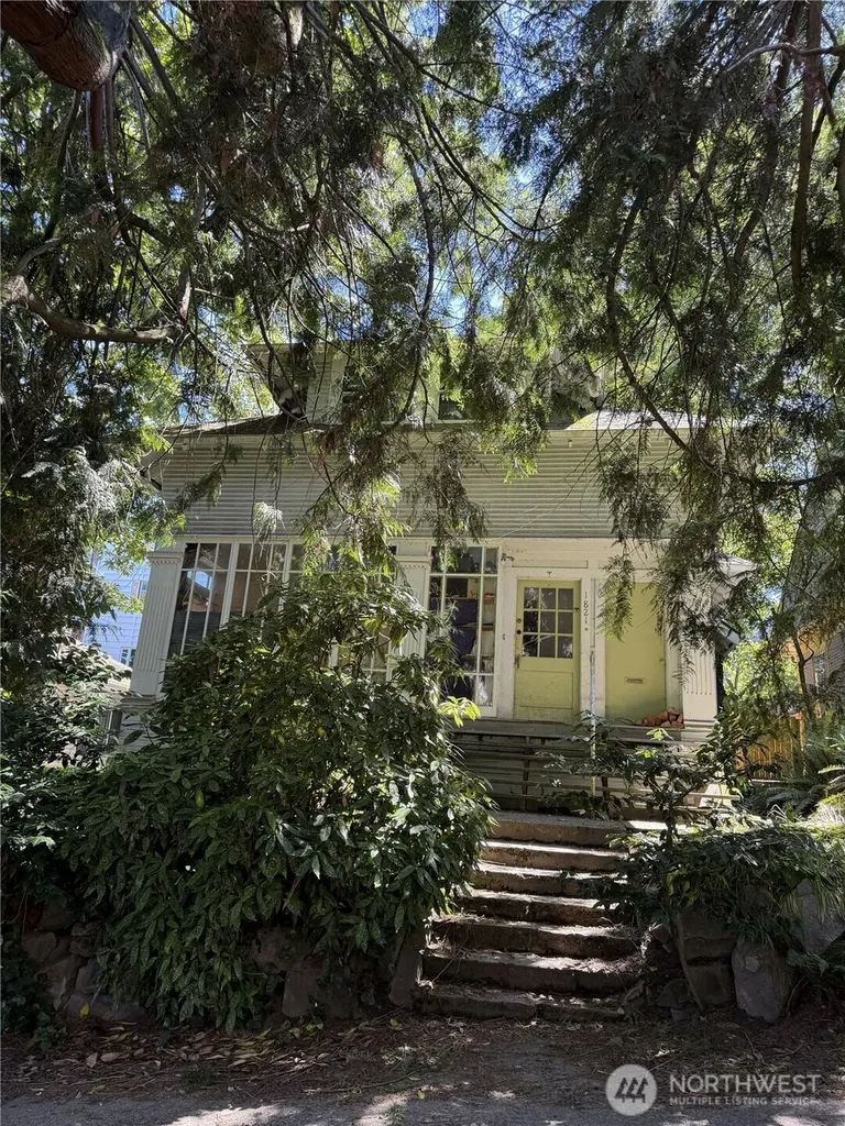 1821 E Howell Street Seattle WA 98122