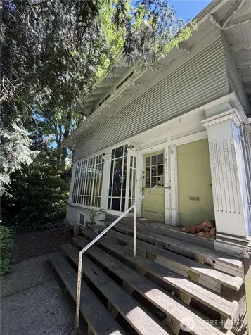 1821 E Howell Street Seattle WA 98122