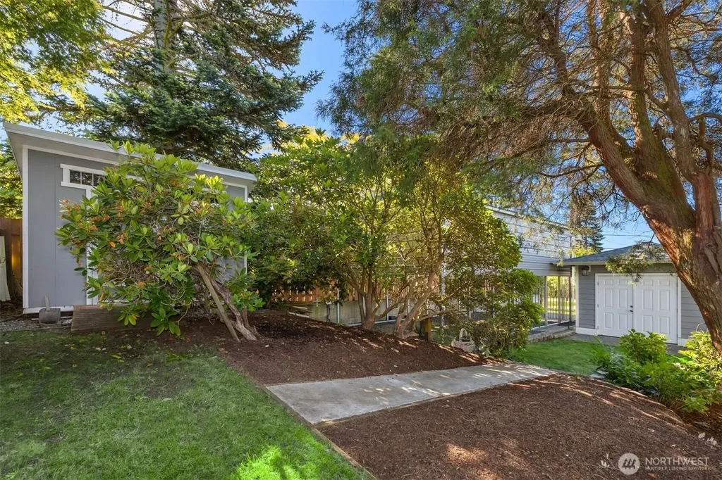 18420 Torgeson Avenue NE Poulsbo WA 98370