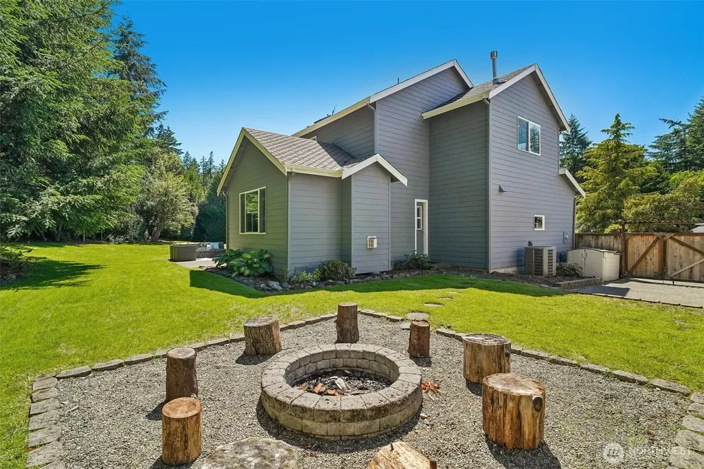7333 N Creek Loop Gig Harbor WA 98335