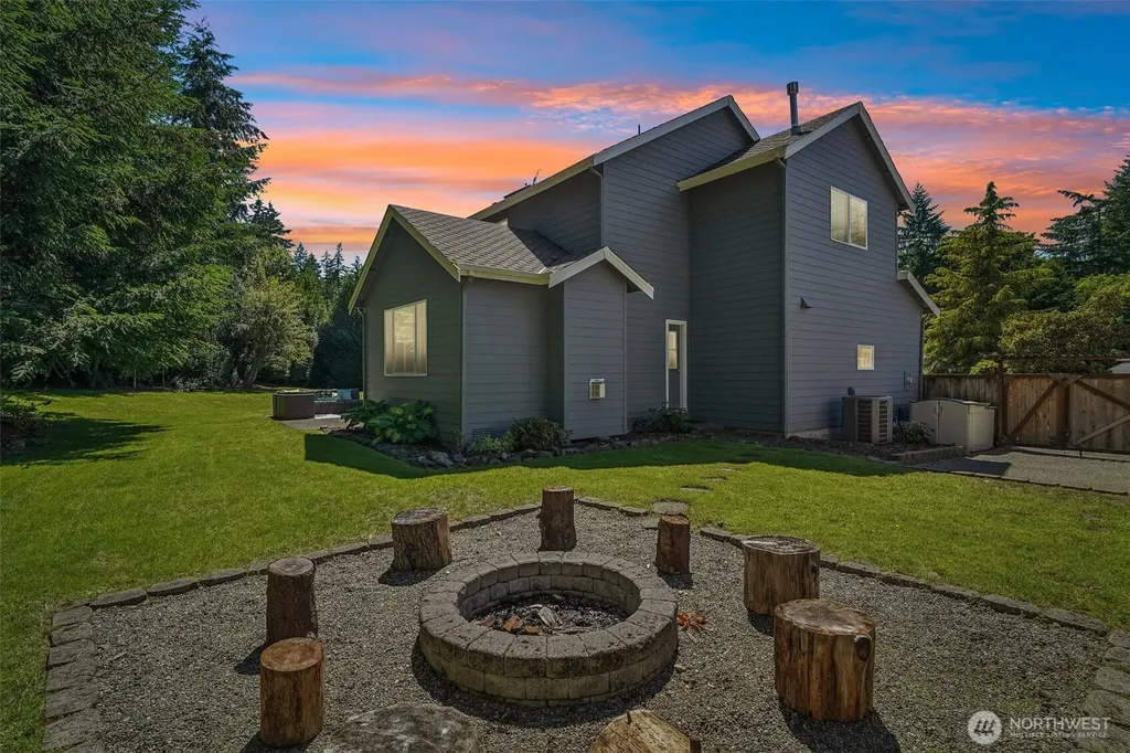 7333 N Creek Loop Gig Harbor WA 98335