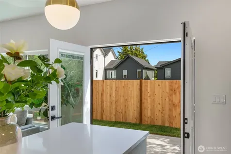 10053 8th Avenue NW Seattle WA 98177