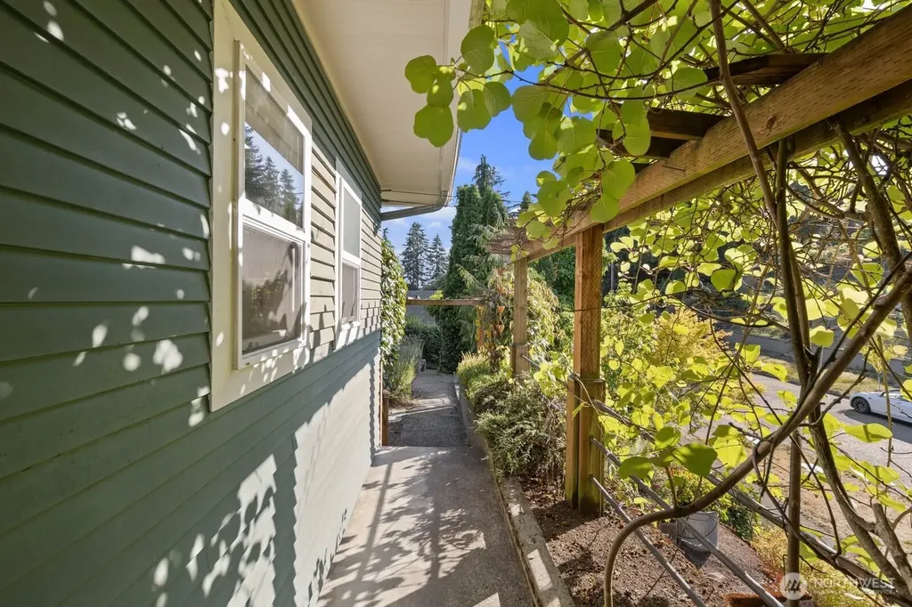732 S Summit Avenue Bremerton WA 98312