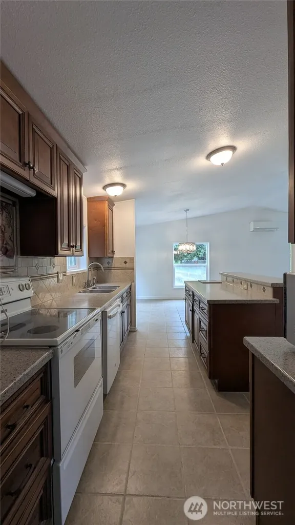 104 Sun Valley Drive Chehalis WA 98532