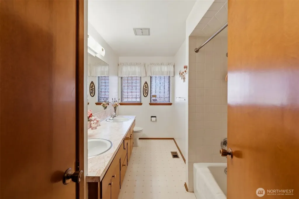 1874 Lenore Drive Tacoma WA 98406