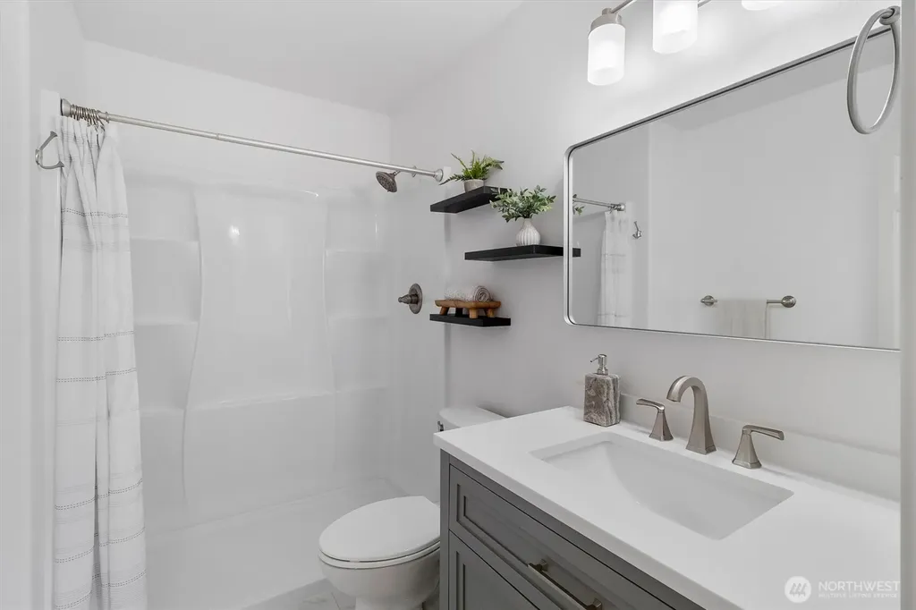 705 Finley Lane La Conner WA 98257