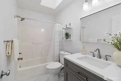 705 Finley Lane La Conner WA 98257