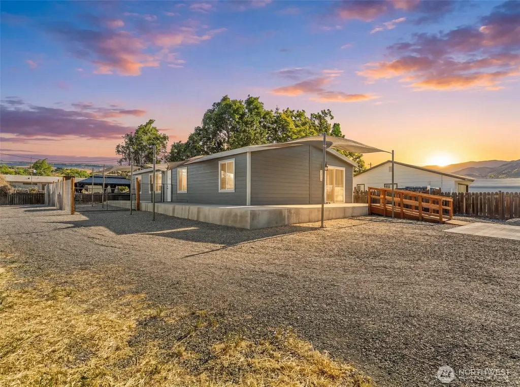 3906 Malaga Avenue Malaga WA 98828