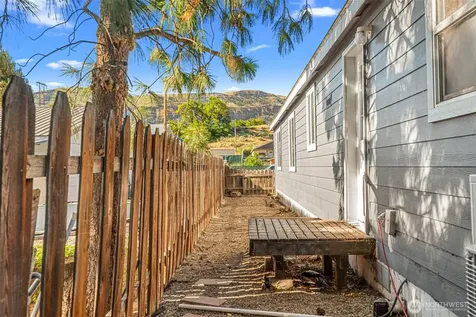 3906 Malaga Avenue Malaga WA 98828