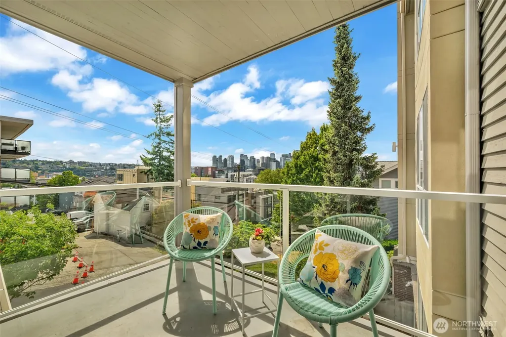 1011 5th Avenue N Seattle WA 98109
