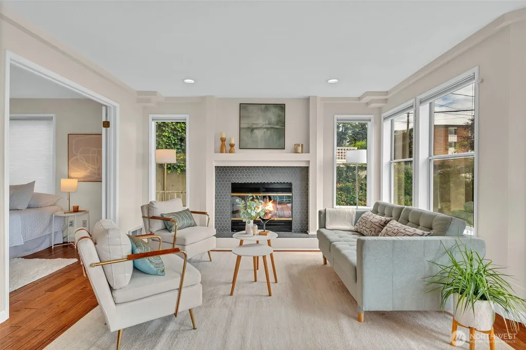 1011 5th Avenue N Seattle WA 98109