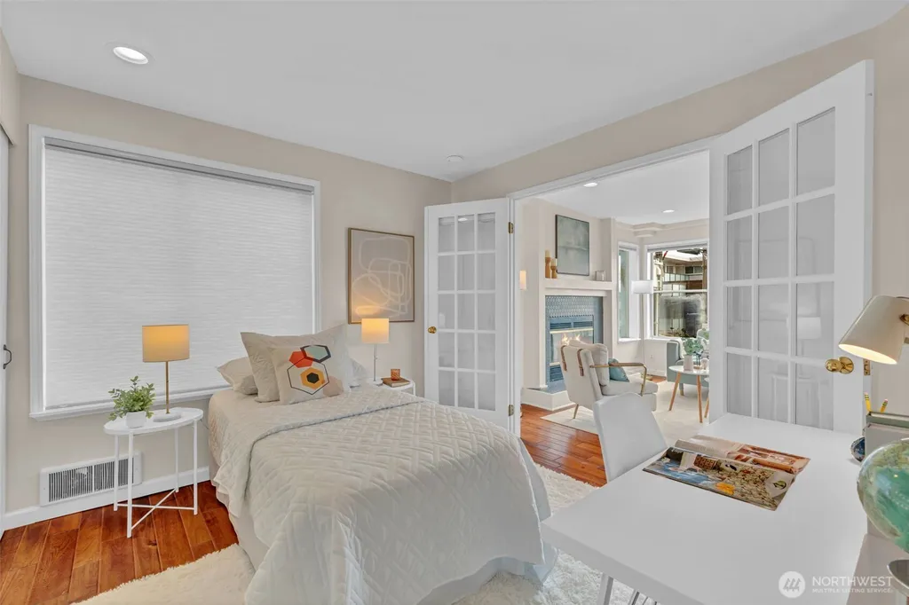 1011 5th Avenue N Seattle WA 98109