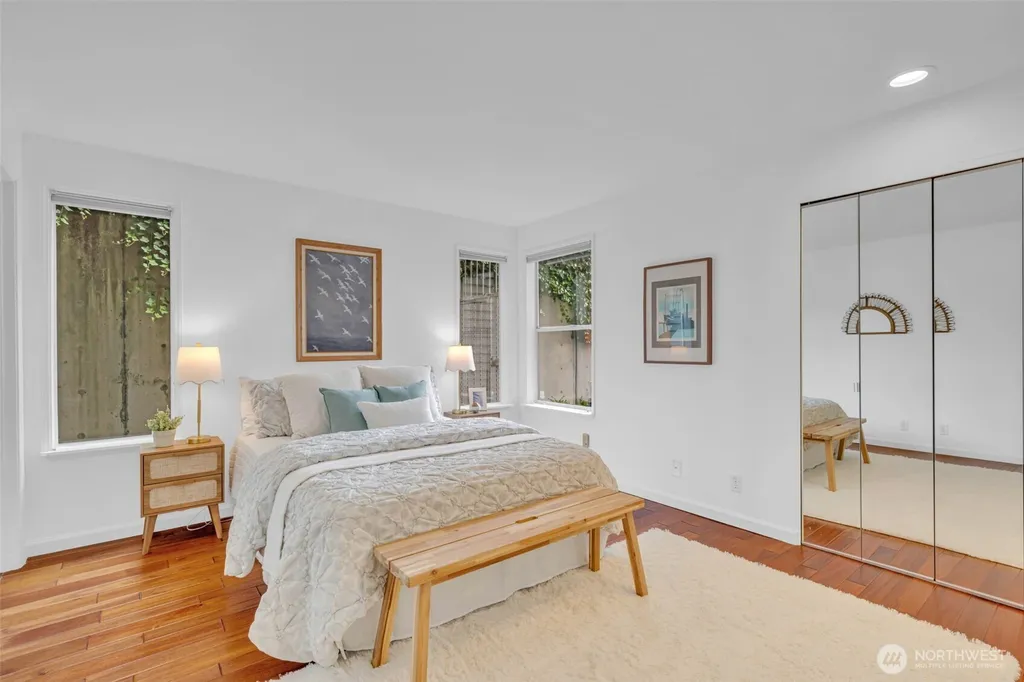 1011 5th Avenue N Seattle WA 98109
