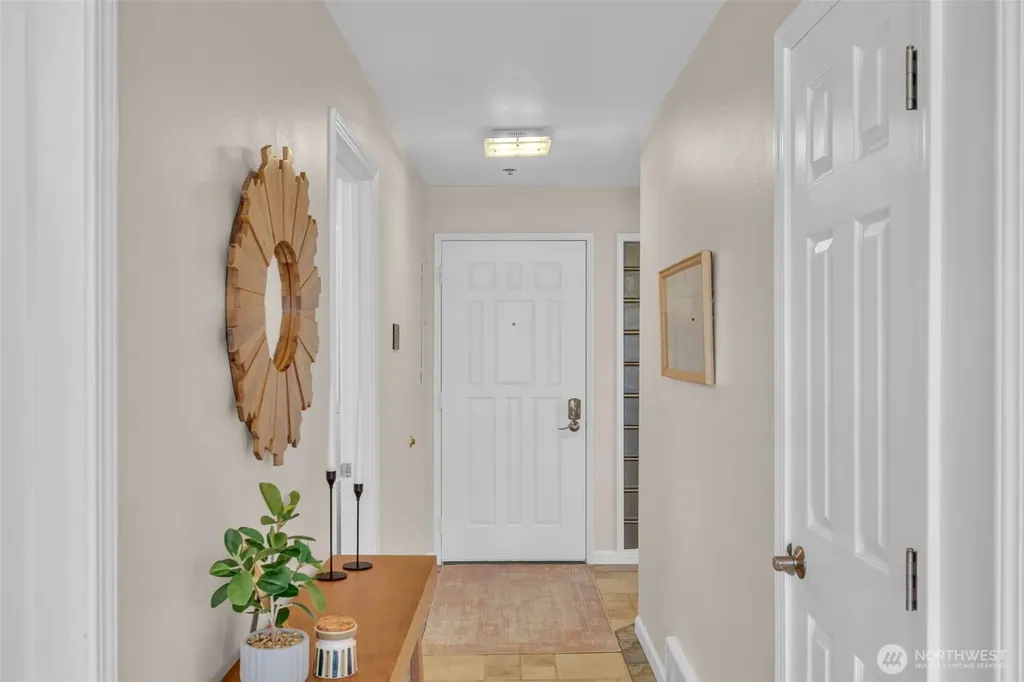 1011 5th Avenue N Seattle WA 98109