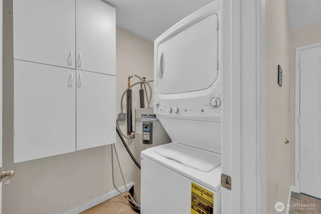 1011 5th Avenue N Seattle WA 98109