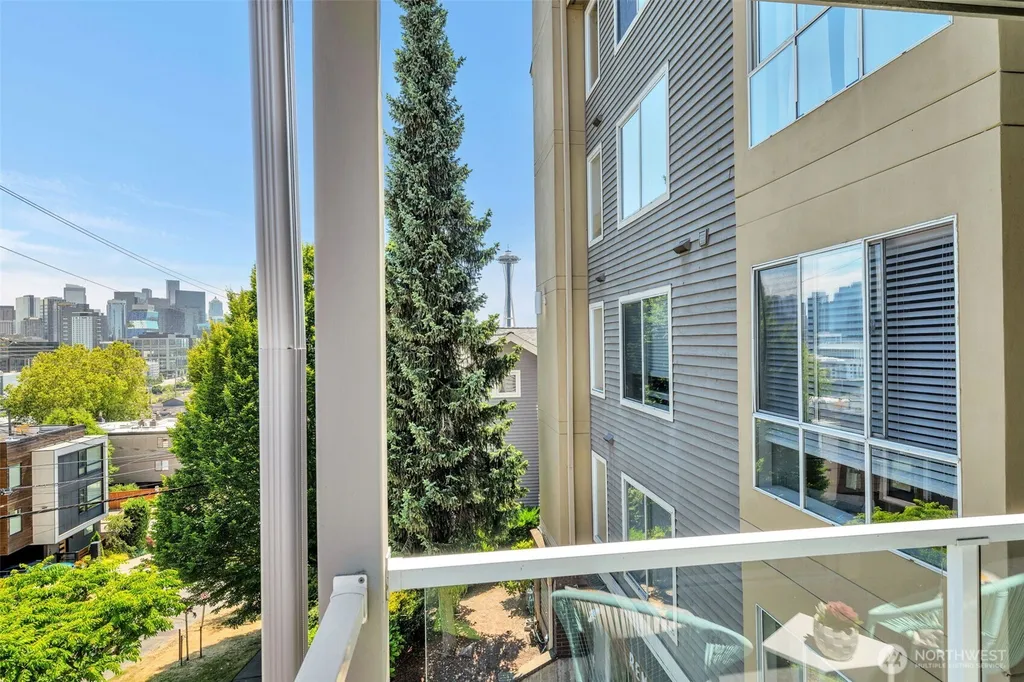 1011 5th Avenue N Seattle WA 98109