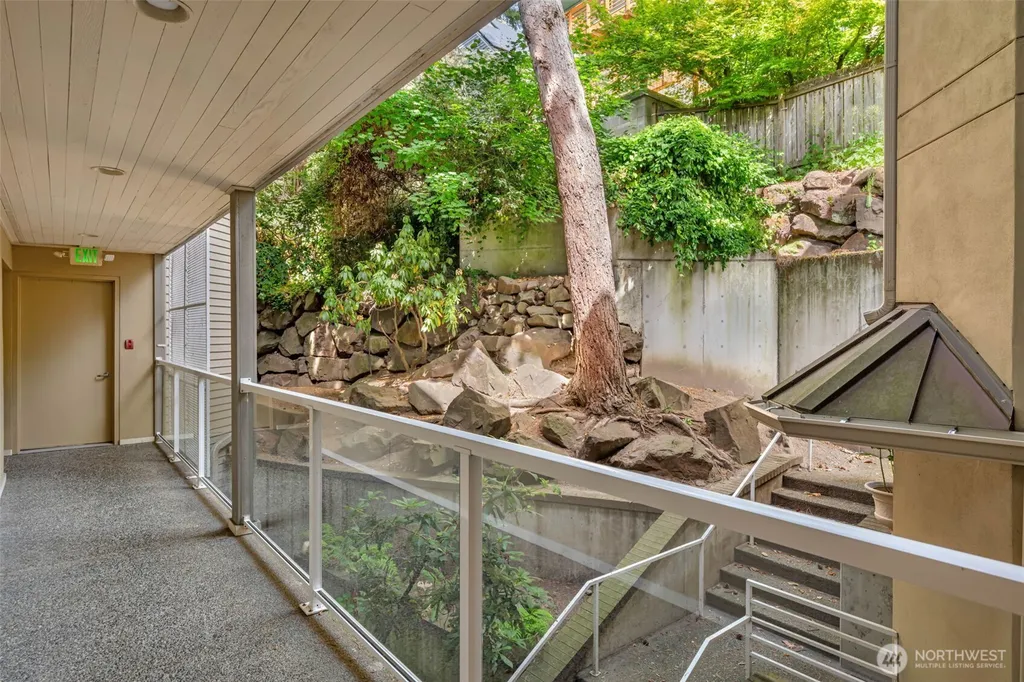 1011 5th Avenue N Seattle WA 98109
